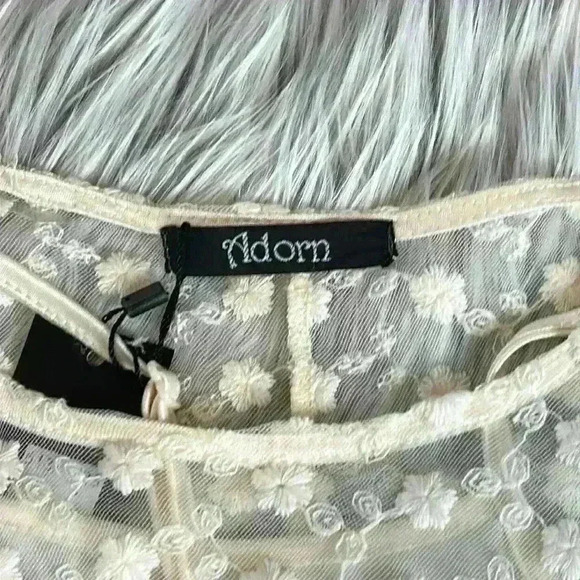 NWT Adorn Floral Lace Ivory Tunic Top S – Romantic Bell Sleeve Boho Blouse - Picture 5 of 9